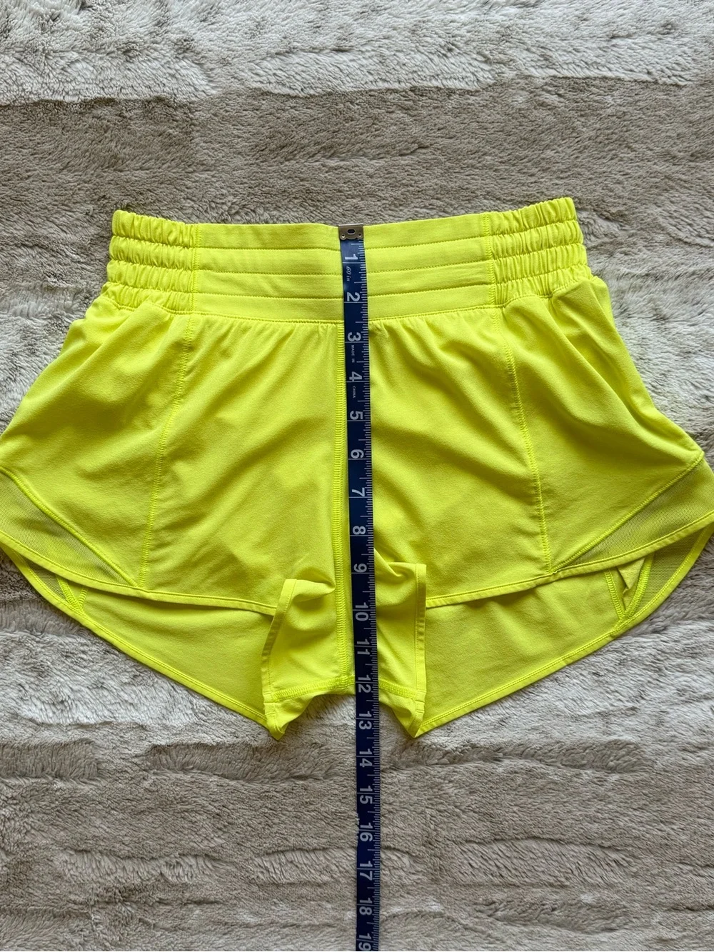 Lululemon 🍋 Hotty Hot High-Rise Lined Short 2.5